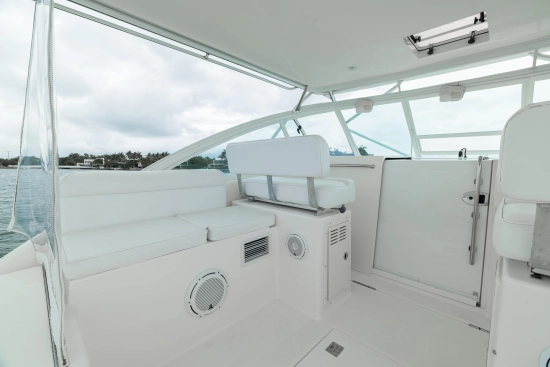 Cabo Yachts 35 Express usado à venda
