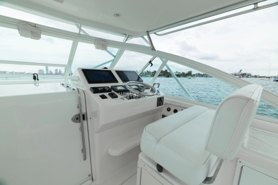Cabo Yachts 35 Express usado à venda