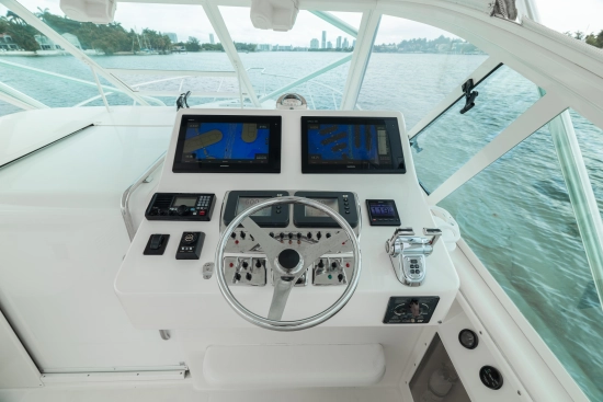 Cabo Yachts 35 Express usado à venda