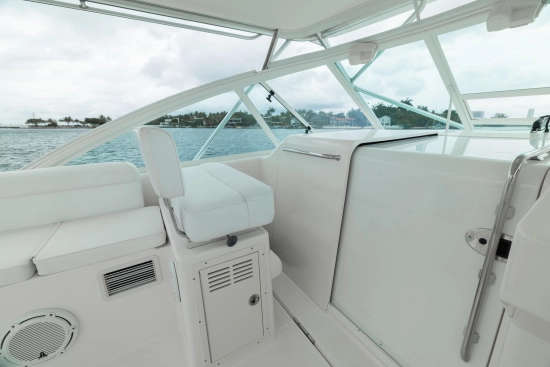 Cabo Yachts 35 Express usado à venda