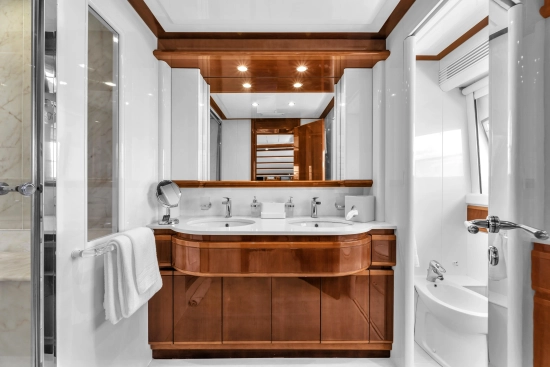 Ferretti Custom Line 94 usata in vendita