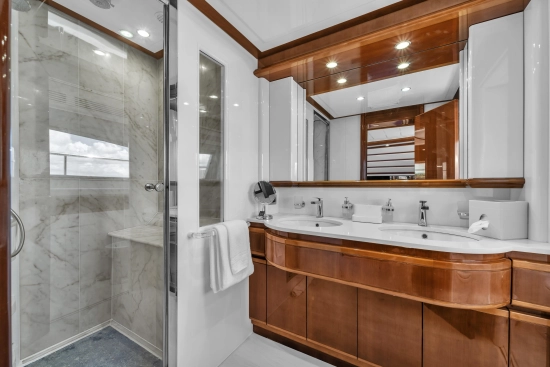 Ferretti Custom Line 94 usata in vendita
