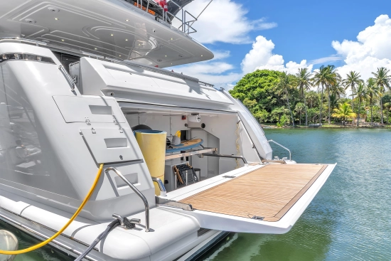 Ferretti Custom Line 94 usata in vendita