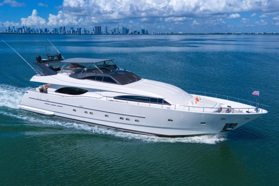 Ferretti Custom Line 94 usata in vendita