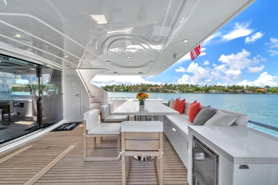 Ferretti Custom Line 94 usata in vendita