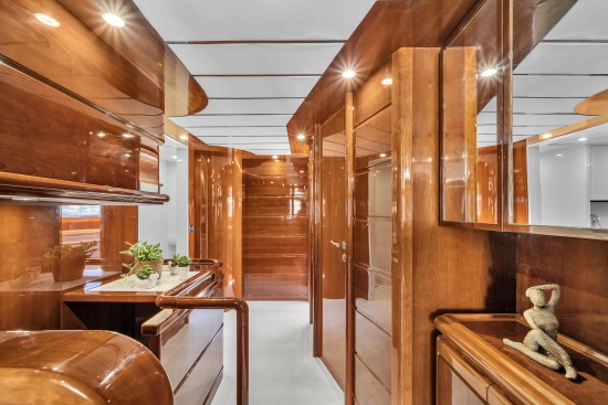 Ferretti Custom Line 94 usata in vendita
