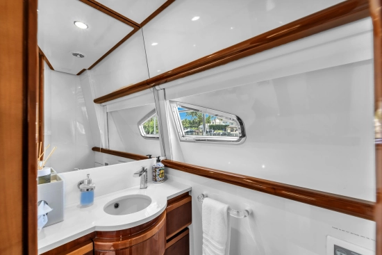 Ferretti Custom Line 94 usata in vendita