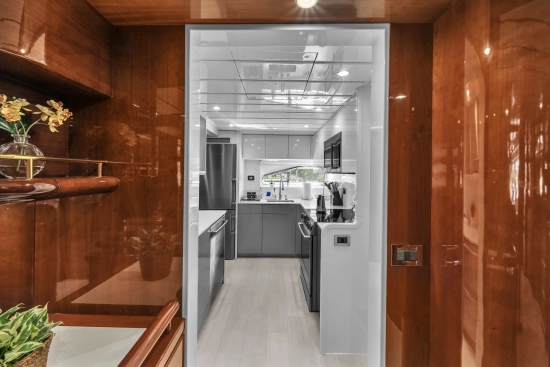 Ferretti Custom Line 94 usata in vendita