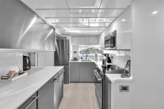 Ferretti Custom Line 94 usata in vendita