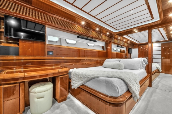 Ferretti Custom Line 94 usata in vendita