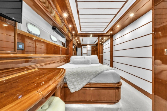 Ferretti Custom Line 94 usata in vendita