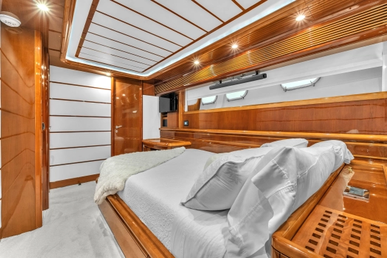 Ferretti Custom Line 94 usata in vendita