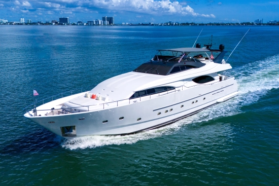 Ferretti Custom Line 94 usata in vendita