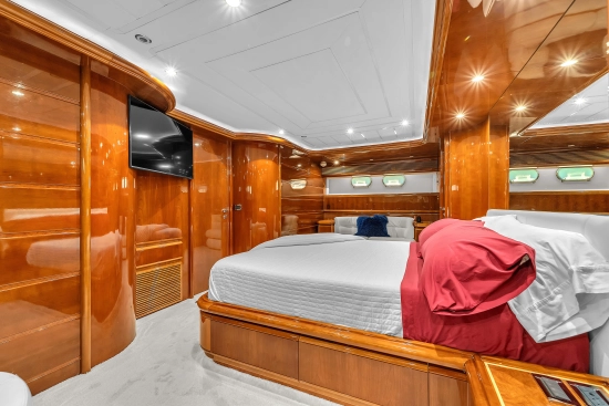 Ferretti Custom Line 94 usata in vendita