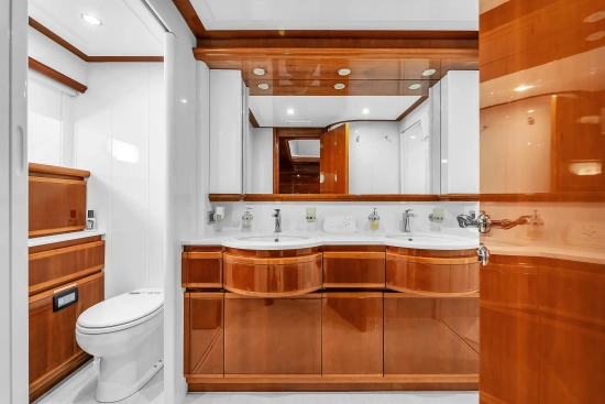 Ferretti Custom Line 94 usata in vendita