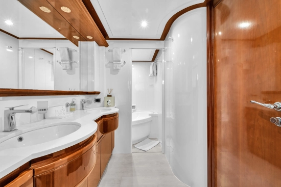 Ferretti Custom Line 94 usata in vendita