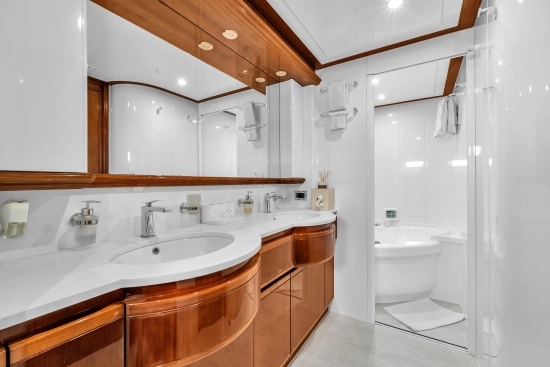 Ferretti Custom Line 94 usata in vendita