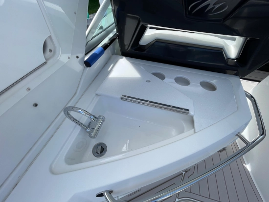 Monterey 335 Sport Yacht usata in vendita
