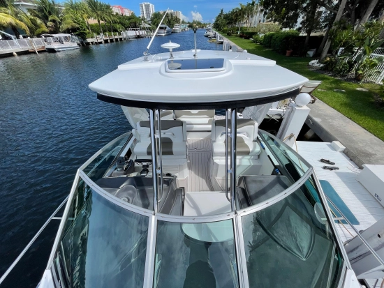 Monterey 335 Sport Yacht usata in vendita