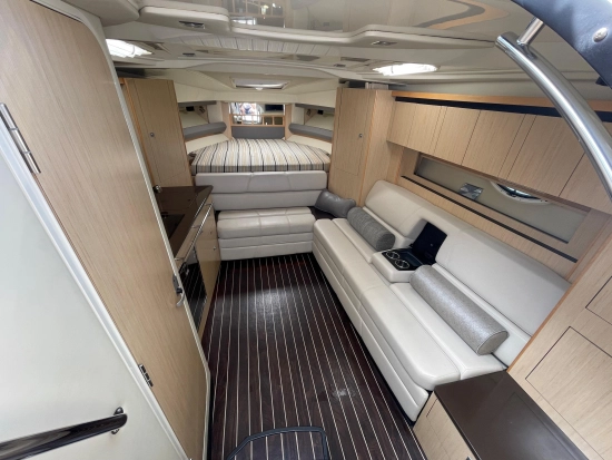 Monterey 335 Sport Yacht usata in vendita