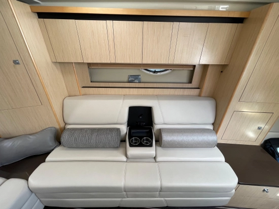 Monterey 335 Sport Yacht usata in vendita