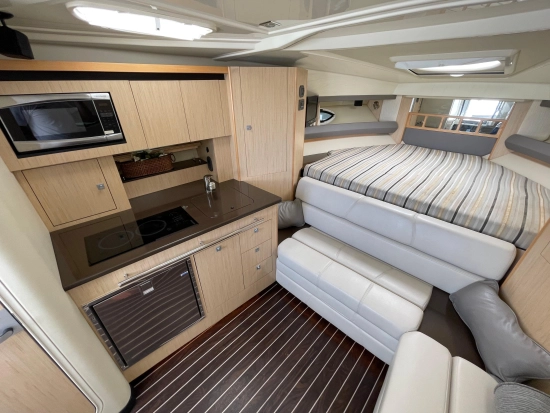 Monterey 335 Sport Yacht usata in vendita