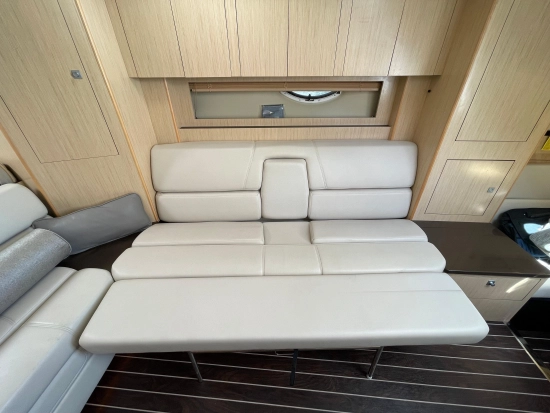 Monterey 335 Sport Yacht usata in vendita