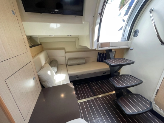 Monterey 335 Sport Yacht usata in vendita