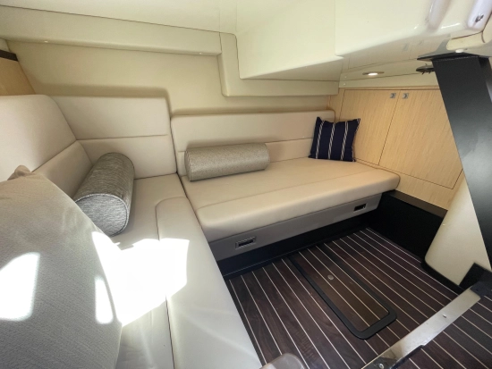 Monterey 335 Sport Yacht usata in vendita