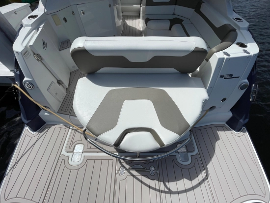 Monterey 335 Sport Yacht usata in vendita