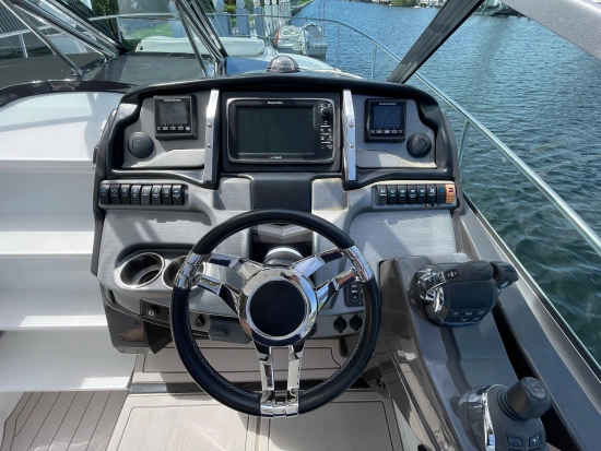 Monterey 335 Sport Yacht usata in vendita