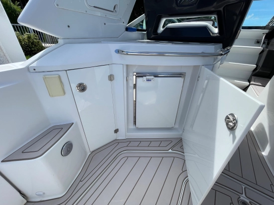 Monterey 335 Sport Yacht usata in vendita