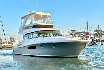 Tiara F44 Flybridge usado à venda