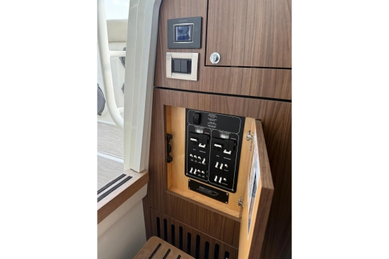 Boston Whaler 380 Outrage usata in vendita