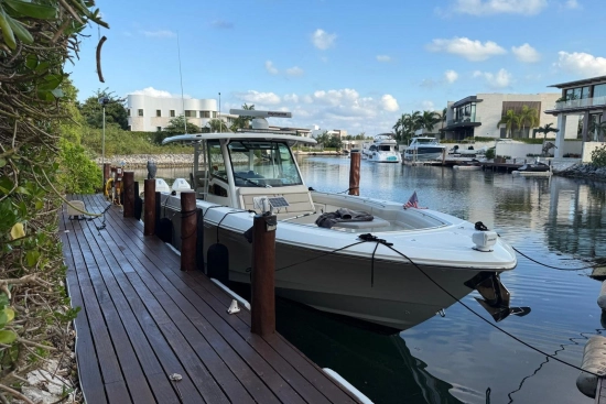 Boston Whaler 380 Outrage usata in vendita