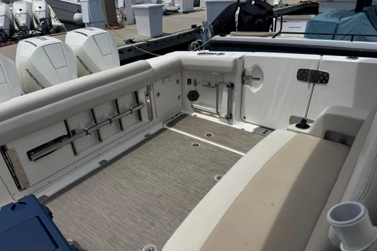 Boston Whaler 380 Outrage usata in vendita