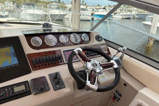 Sea Ray Sundancer 350 usado à venda