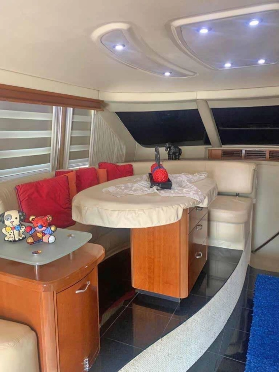 Sea Ray Sedan Bridge de segunda mano en venta