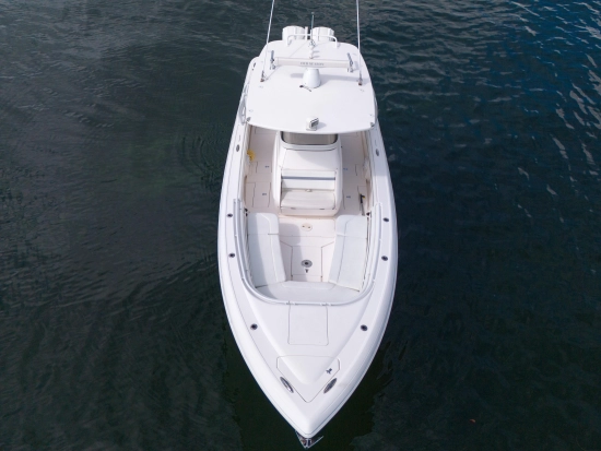 Intrepid Boats 327 Center Console usata in vendita