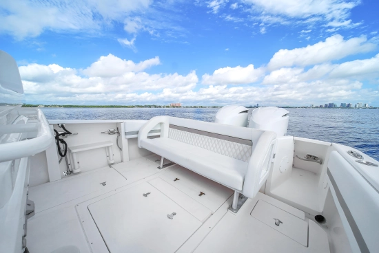 Intrepid Boats 327 Center Console usata in vendita