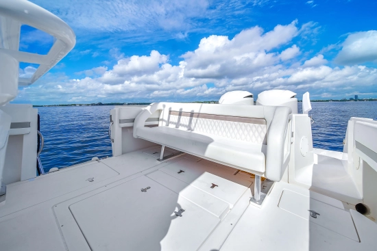 Intrepid Boats 327 Center Console usata in vendita