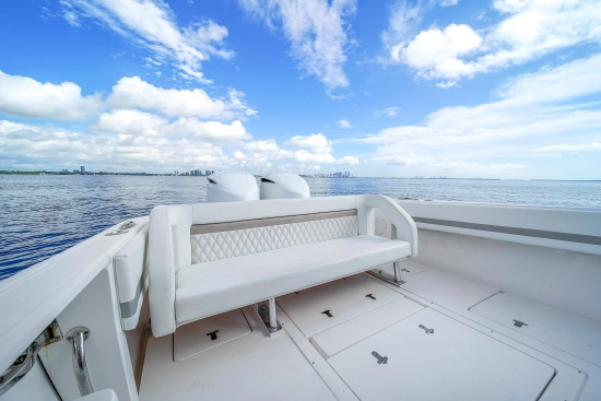Intrepid Boats 327 Center Console usata in vendita