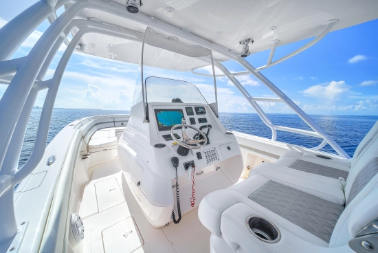 Intrepid Boats 327 Center Console usata in vendita