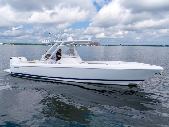 Intrepid Boats 327 Center Console usata in vendita
