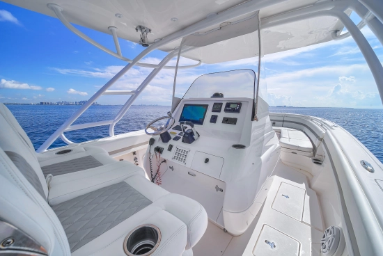 Intrepid Boats 327 Center Console usata in vendita