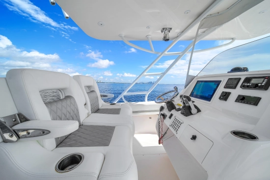 Intrepid Boats 327 Center Console usata in vendita