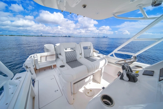 Intrepid Boats 327 Center Console usata in vendita