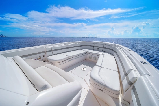 Intrepid Boats 327 Center Console usata in vendita