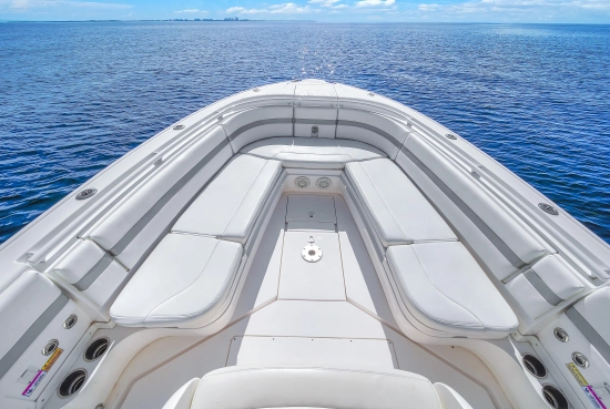 Intrepid Boats 327 Center Console usata in vendita