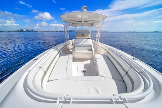 Intrepid Boats 327 Center Console usata in vendita